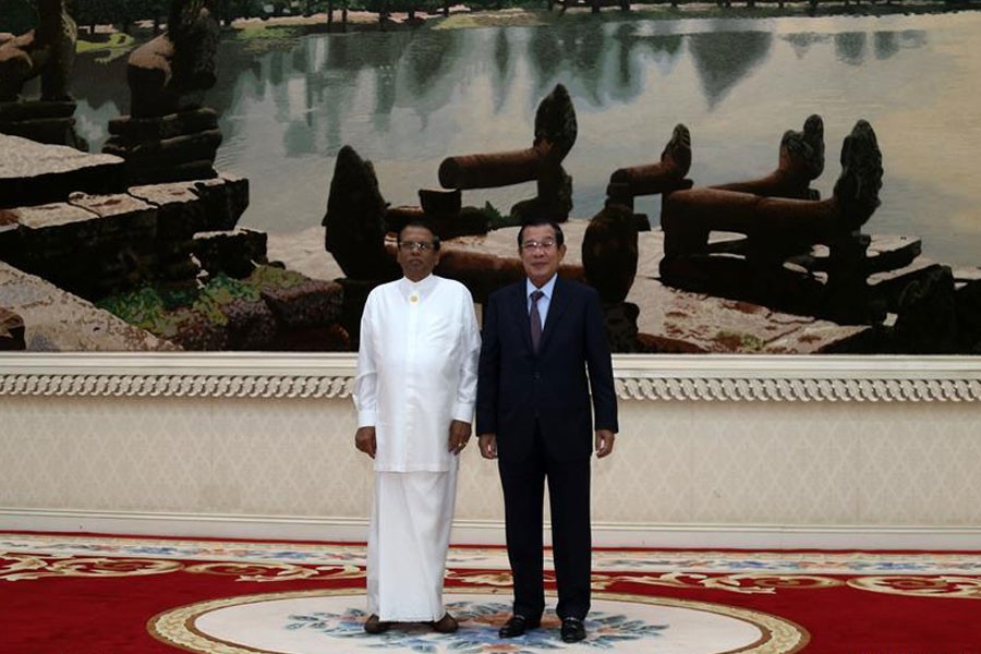 Cambodian Prime Minister Samdech Techo Hun Sen (R) meets with visiting Sri Lankan President Maithripala Sirisena in Phnom Penh, Cambodia, Aug 8, 2019 - Photo by Li Lay/Xinhua