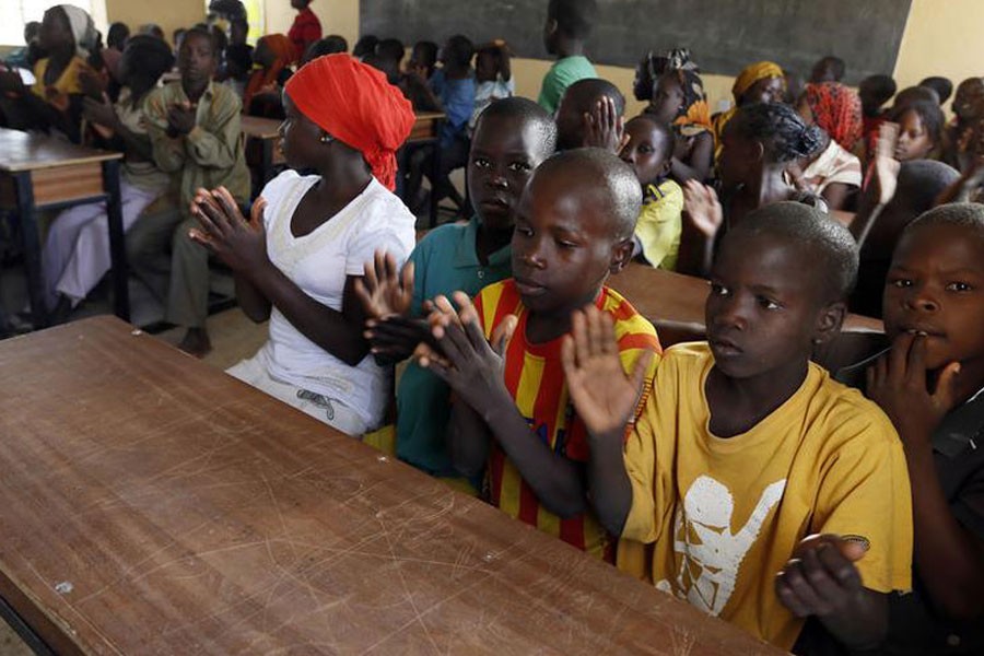 Children displaced as a result of Boko Haram attacks in the northeast region of Nigeria, clap during a class at Maikohi secondary school camp for internally displaced persons (IDP) in Yola, Adamawa State January 13, 2015. REUTERS/Afolabi Sotunde