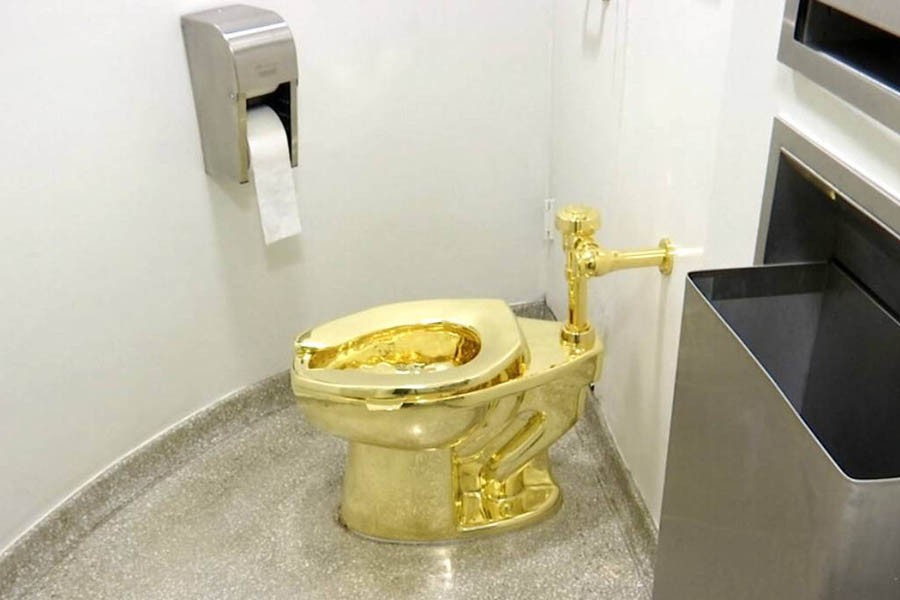 Solid gold toilet stolen from Churchill's birthplace