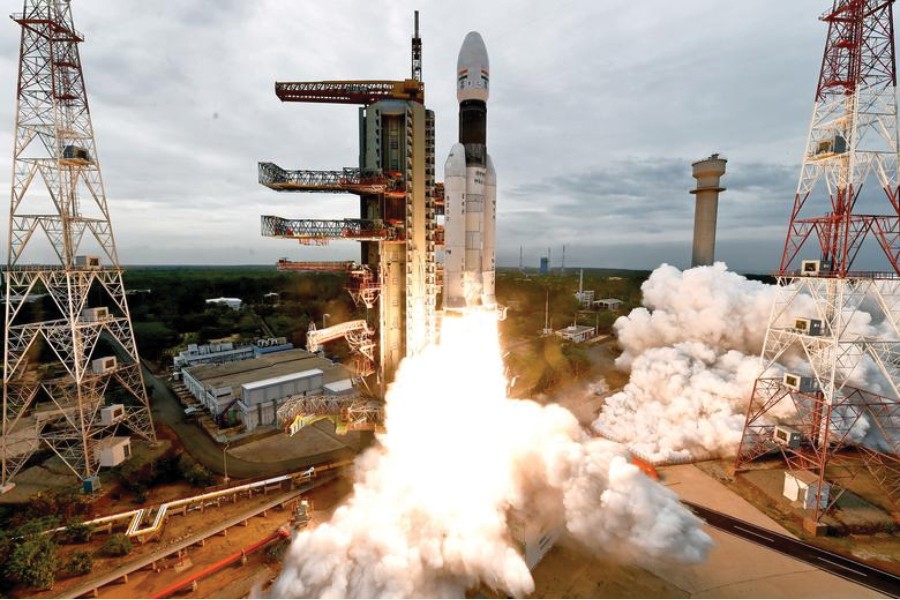India's Geosynchronous Satellite Launch Vehicle Mk III-M1 blasts off carrying Chandrayaan-2 from the Satish Dhawan space centre at Sriharikota, India on July 22, 2019.             —Photo:  Indian Space Research Organisation Handout via Reuters