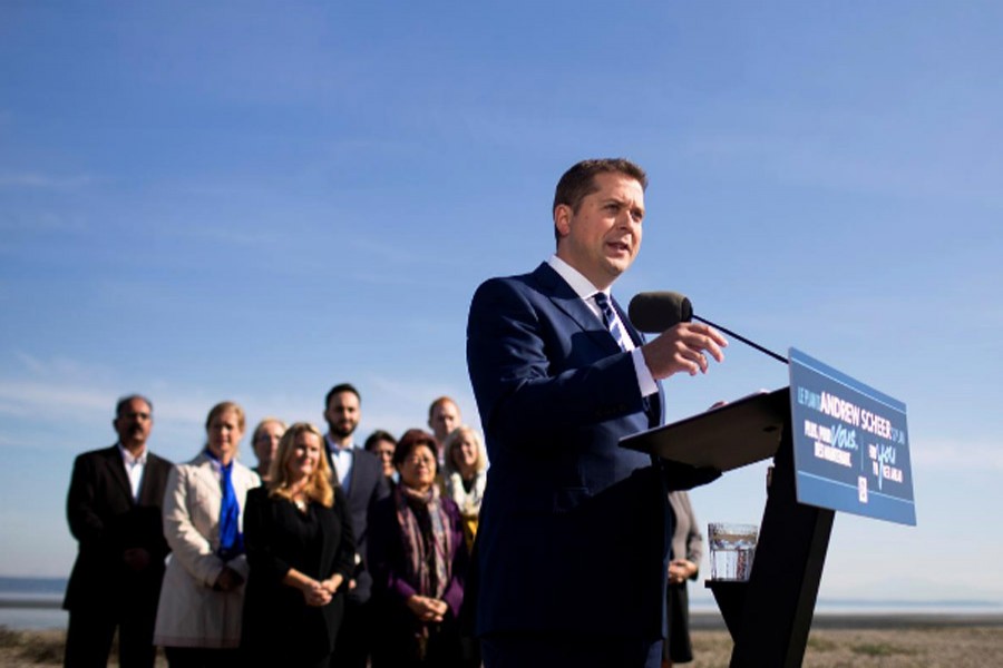 Leader of Canada's Conservatives Andrew Scheer campaigns for the upcoming election in Delta, British Columbia, Canada October 11, 2019. (Reuters)