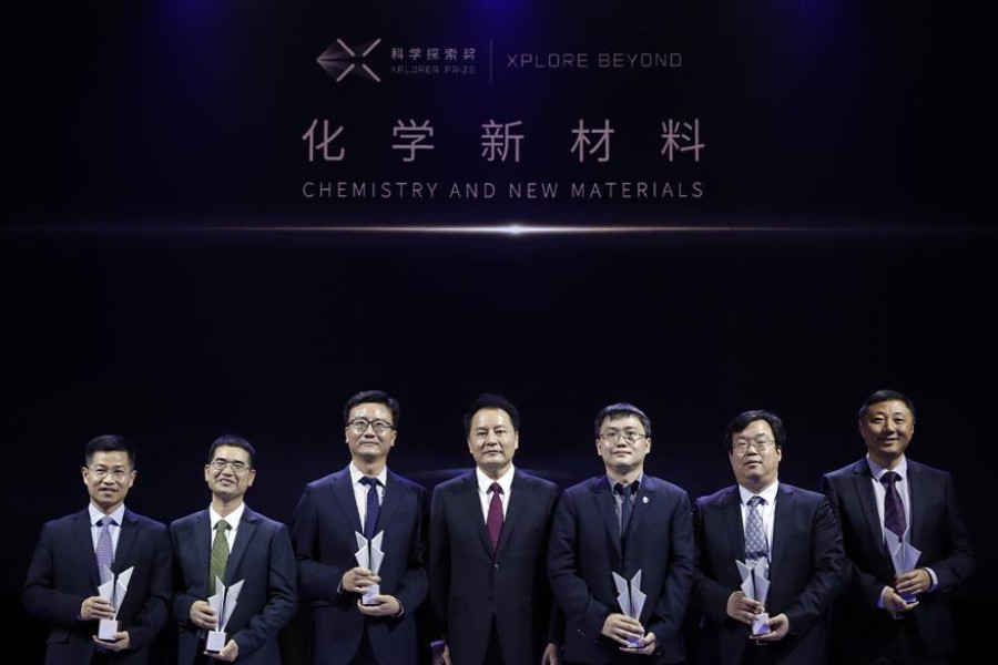 Awardees of Xplorer Prize in chemistry and new materials field pose for a group photo with the presenter during the 2019 Xplorer Prize award ceremony in Beijing, capital of China, Nov. 2, 2019. Photo: Xinhua