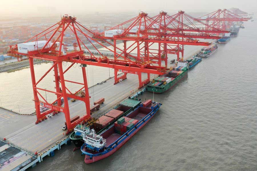 China's foreign trade up 2.4pc in first 10 months