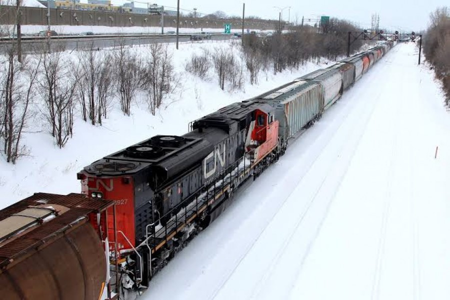 FILE PHOTO: A Canadian National Railway train travels eastward on a track in Montreal, February 22, 2015.. REUTERS/Christinne Muschi/File Photo