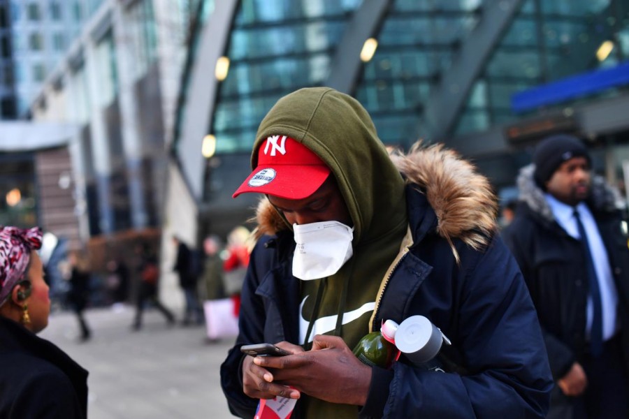Commuters walk through Canary Wharf, as the number of coronavirus cases grow around the world and as European stocks plunge into bear market territory, in London, Britain March 9, 2020. REUTERS/Dylan Martinez