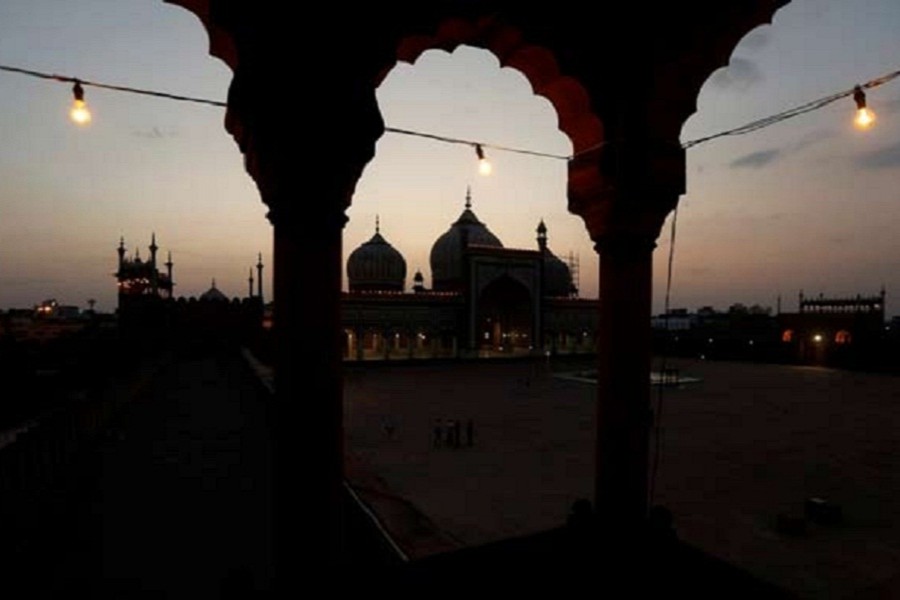 An empty view of Jama Masjid mosque is seen at Iftar (breaking fast) time on the first day of the Muslim fasting month of Ramadan following the outbreak of the coronavirus disease (COVID-19) in the old quarters of Delhi, India. –Reuters Photo