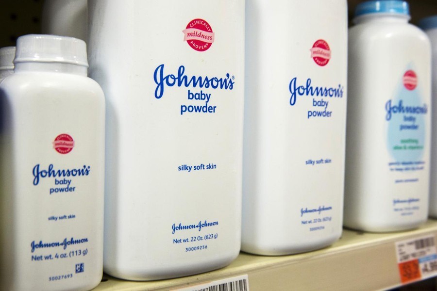 Bottles of Johnson & Johnson baby powder line a drugstore shelf in New York October 15, 2015 - Reuters/File Photo