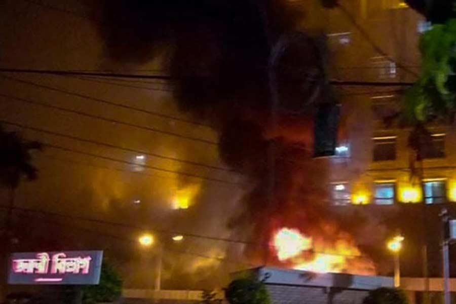 United Hospital in Dhaka catches fire