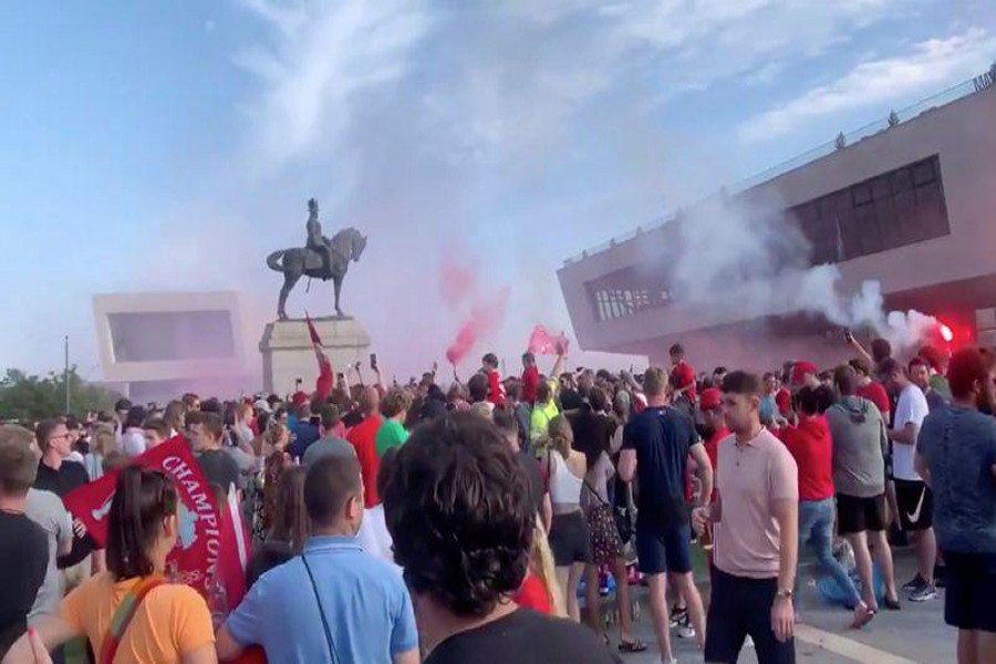 Soccer fans gather at Liverpool's Pier Head, during the novel coronavirus pandemic, celebrating Liverpool FC winning the Premier League title, in Britain June 26, 2020 in this still image taken from social media video. Content filmed June 26, 2020. Paul Kallee Grover via REUTERS 