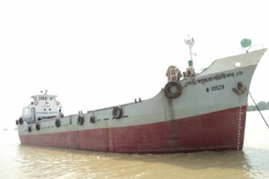 Cargo lighter ship sinks in Karnaphuli