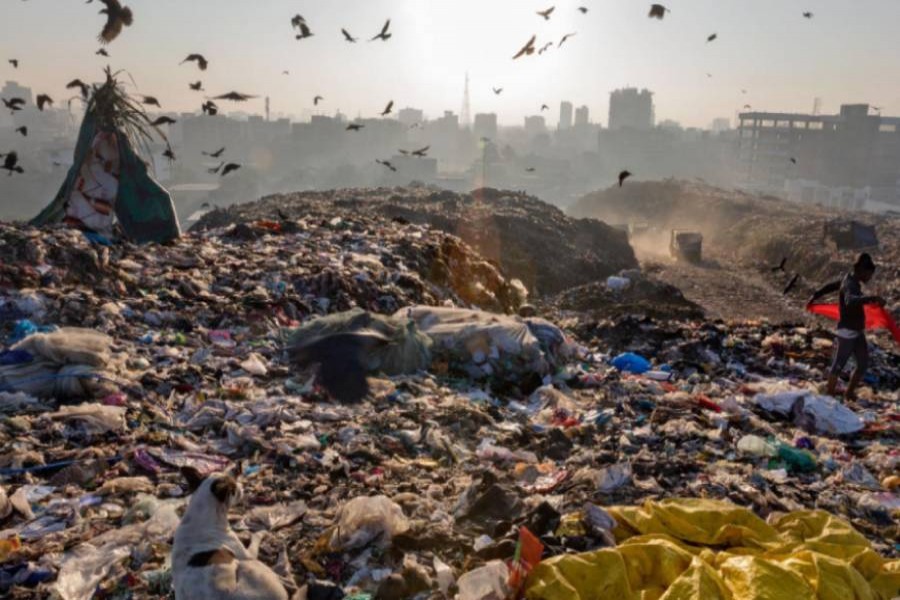 File photo of Aminbazar dumping station in Dhaka. (UNB)