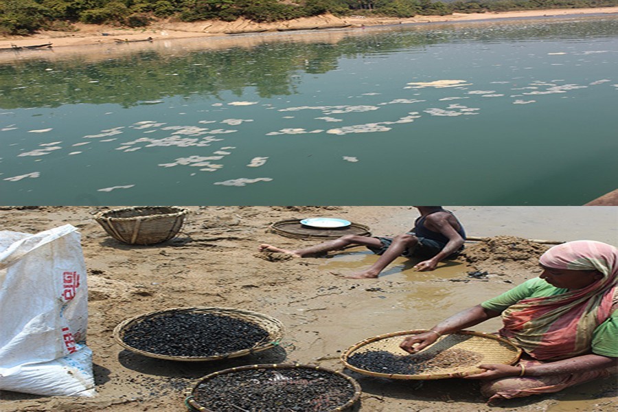 Polluted water of the Sari river at Jaintapur of Sylhet (top) and local poor women collect coal dust from the riverbed for livelihoods — FE Photo