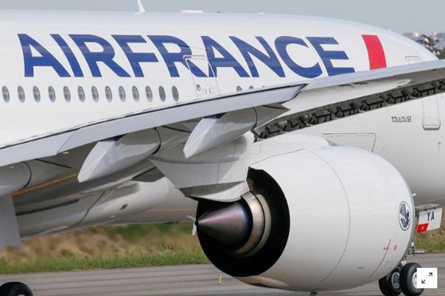 FILE PHOTO: The first Air France airliner's Airbus A350 prepares to take off after a ceremony at the aircraft builder's headquarters in Colomiers near Toulouse, France, September 27, 2019. REUTERS/Regis Duvignau/File Photo   