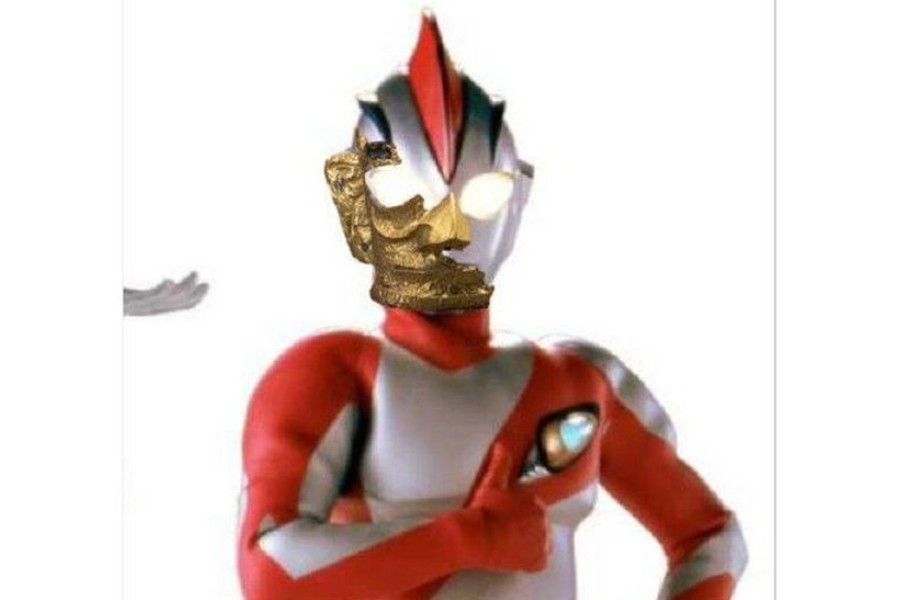 One popular image showed the Japanese action figure Ultraman with the mask - Photo collected from Weibo