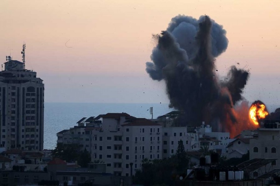 Smoke and flame rise during Israeli airstrikes, as cross-border violence between the Israeli military and Palestinian militants continues, in Gaza City, May 14, 2021 - Reuters photo