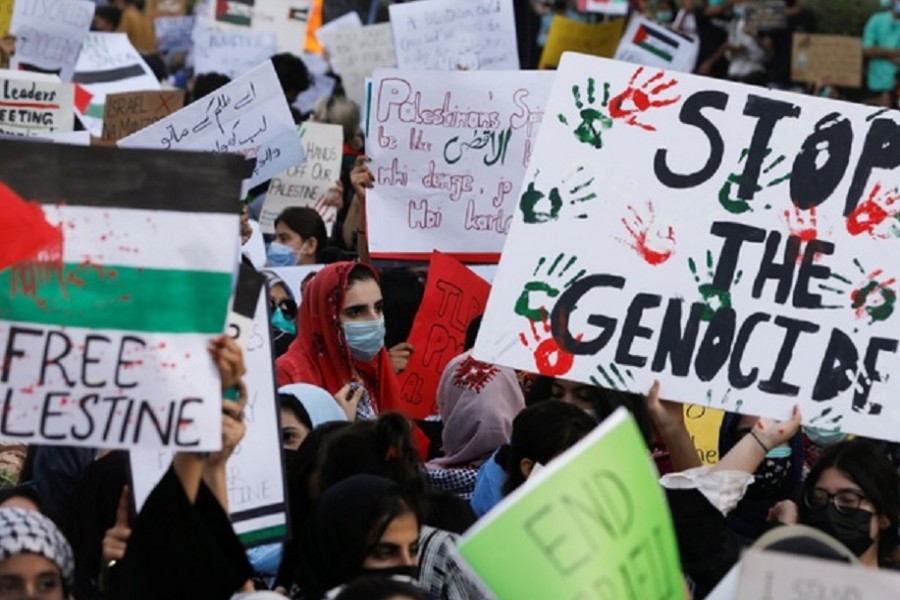 Students carry signs as they chant slogans to express solidarity with Palestinian people, during a protest organized by the Students Action Committee in Karachi, Pakistan May 19, 2021. REUTERS