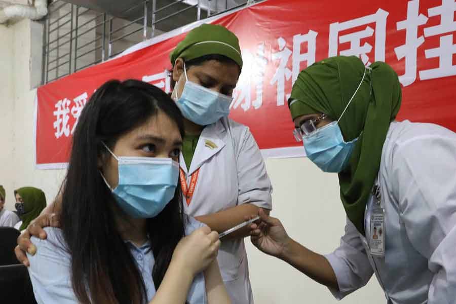A Chinese worker in Bangladesh receiving a Covid-19 vaccine shot recently –FE file photo