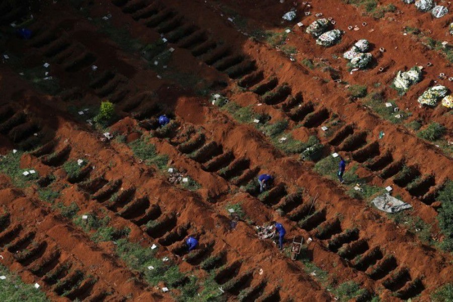 Gravediggers open new graves as the number of dead rose after the coronavirus disease (Covid-19) outbreak, at Vila Formosa cemetery, Brazil's biggest cemetery, in Sao Paulo, Brazil on April 2, 2020 — Reuters/Files