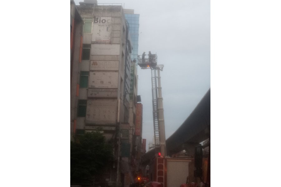 Gafur Tower on Topkhana Road catches fire