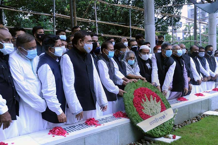 Awami League leaders paying homage to Bangamata Sheikh Fazilatunnesa Mujib by placing a wreath on her grave at Banani graveyard on the occasion of her 91st birth anniversary on Sunday -PID Photo