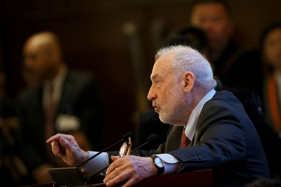 FILE PHOTO: Columbia University Professor Joseph Stiglitz speaks at the China Development Forum in Beijing, China March 24, 2019. REUTERS/Thomas Peter/Pool/File Photo