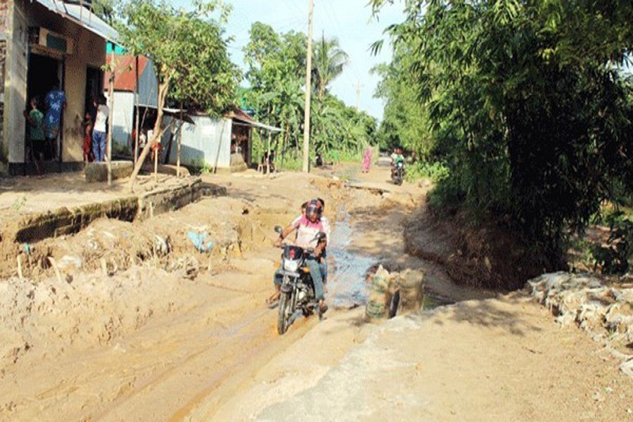 A pond-like ditch on Tahirpur frontier road in Sunamganj — FE Photo
