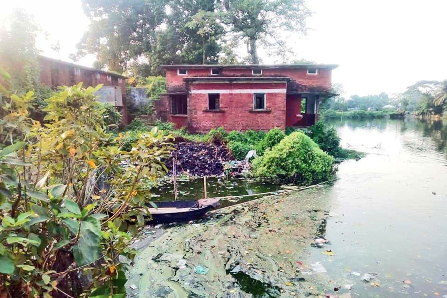 The railway hospital building in Chandpur district lies in a dilapidated condition — FE Photo