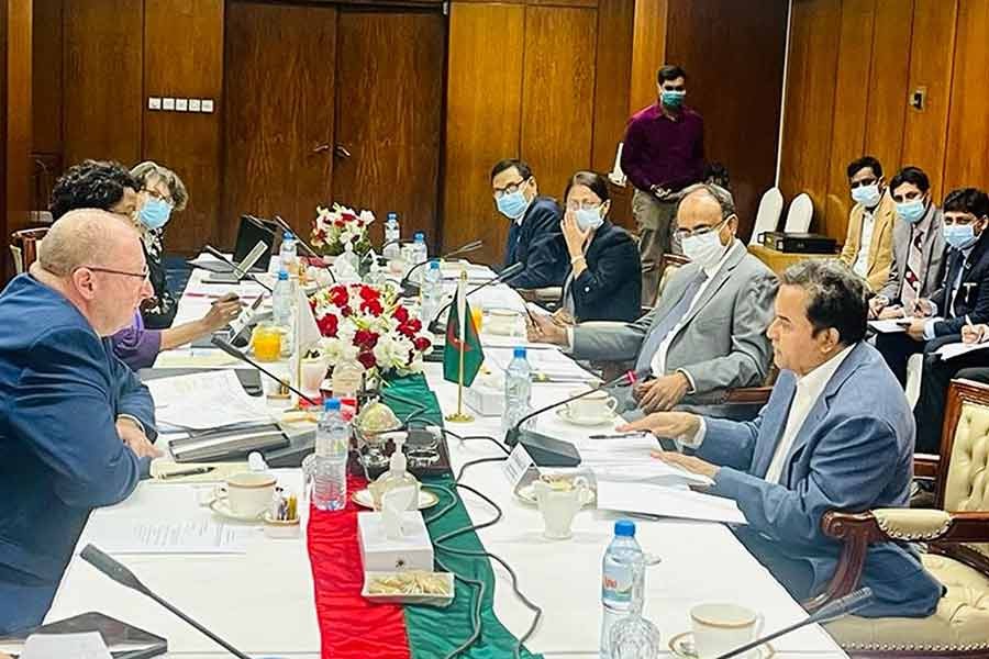 A Bangladesh delegation, led by Finance Minister AHM Mustafa Kamal, held a meeting with World Bank officials on Sunday at a city hotel. -PID Photo