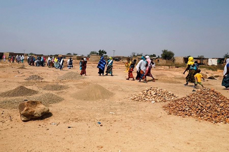 Burkina Faso gold mine blast leaves 60 dead
