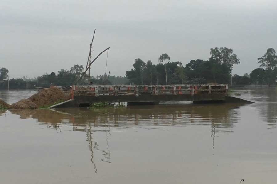 Flood maroons 50,000 people in Kurigram