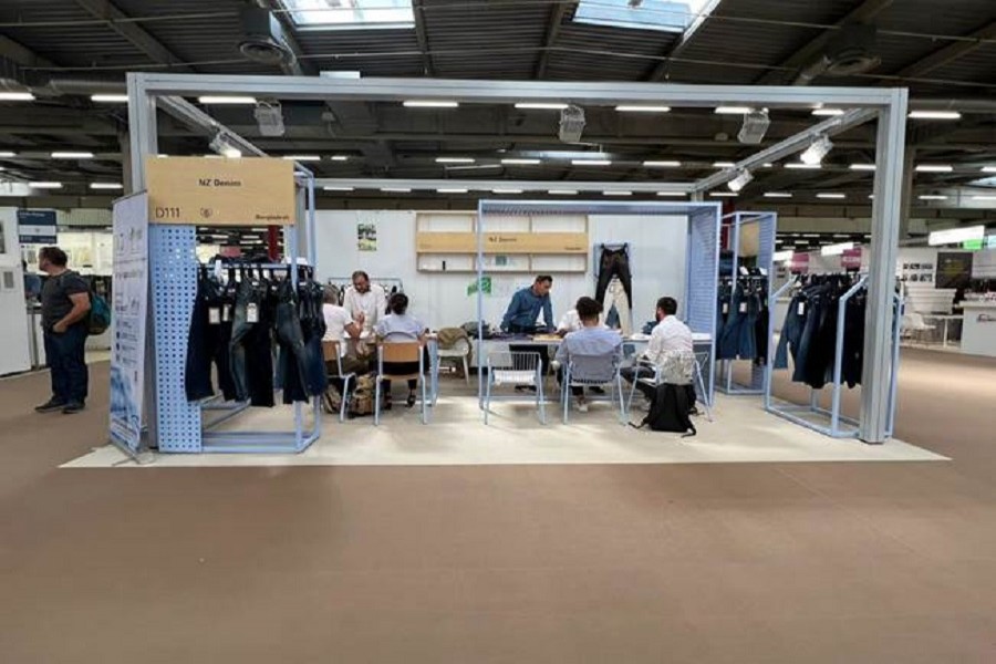 More than a dozen local garment manufacturers join Paris expo