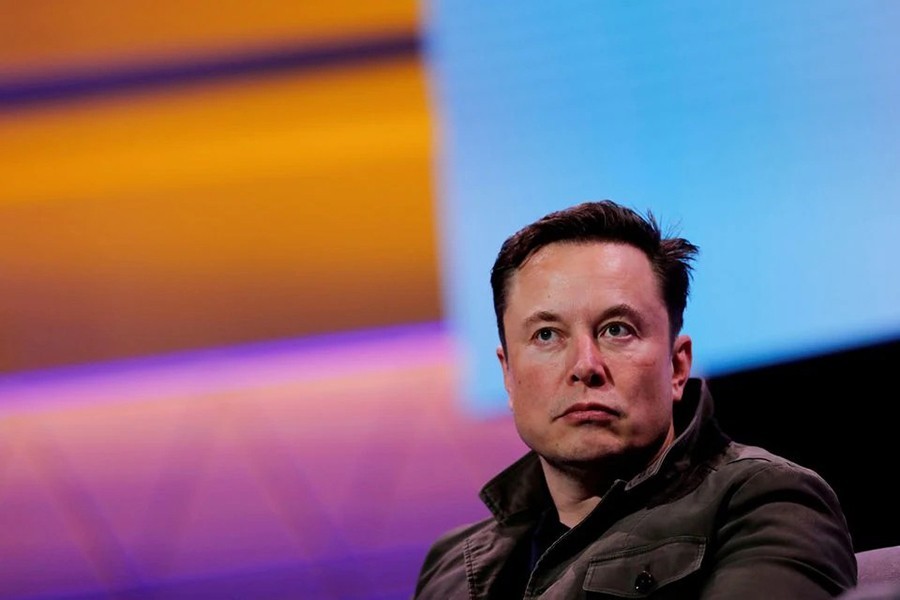 Musk sells nearly $7 billion in Tesla shares amid Twitter legal battle