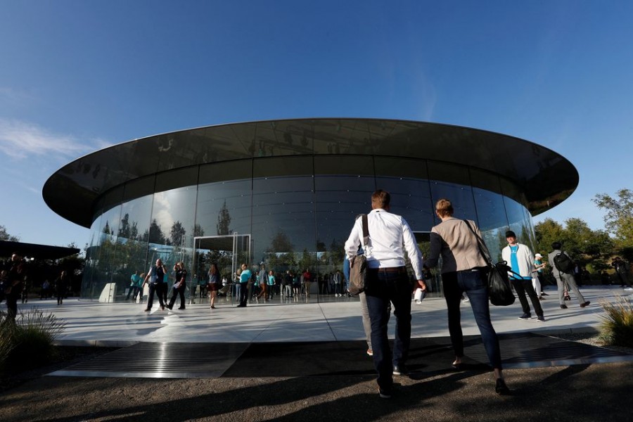 Guests arrive for at the Steve Jobs Theater for an Apple event at their headquarters in Cupertino, California, U.S. September 10, 2019. REUTERS/Stephen Lam/File Photo