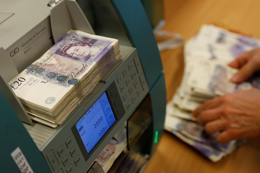 British pound plunges to new low against USD