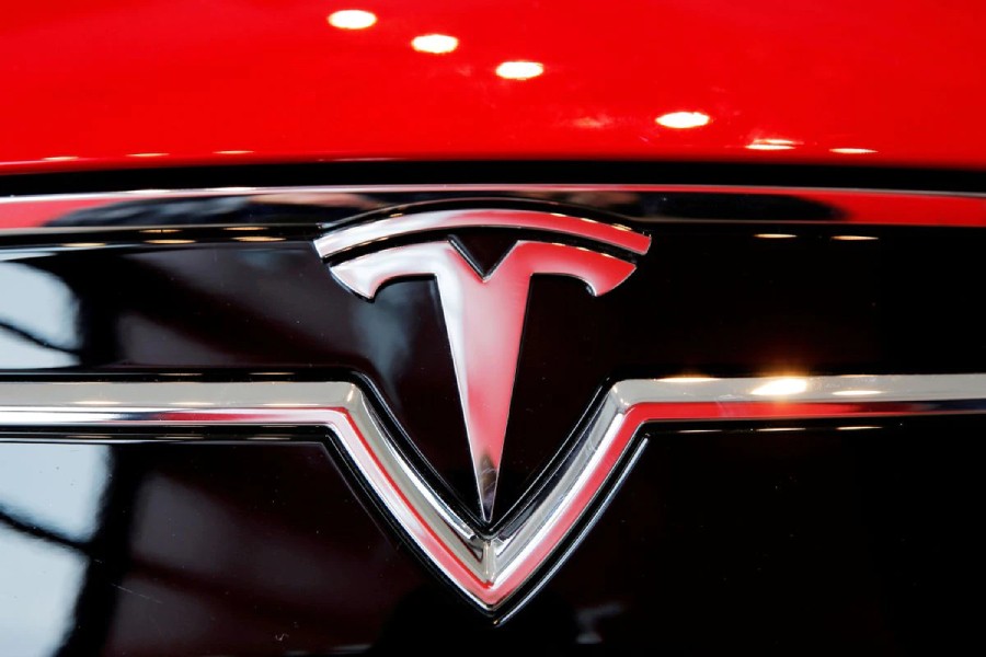 A Tesla logo on a Model S is photographed inside of a Tesla dealership in New York, US, April 29, 2016. REUTERS/Lucas Jackson