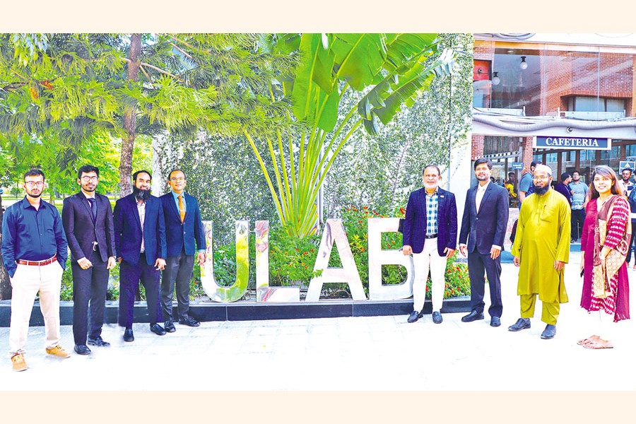 Faculty members of  ULAB School of Science & Engineering posing at the university premises