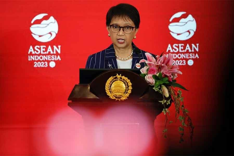 Indonesian Foreign Minister Retno Marsudi speaking during a news conference following the 32nd ASEAN Coordinating Council (ACC) Meeting at the ASEAN Secretariat in Jakarta on Friday -Reuters photo
