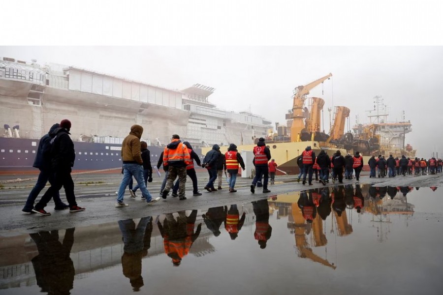 French energy workers on strike gather with dockers to protest against French government's pension reform plan, in the port of Saint-Nazaire, France, January 26, 2023. REUTERS/Stephane Mahe
