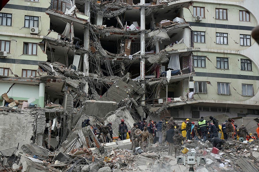 Turkiye arrests building contractors after earthquakes
